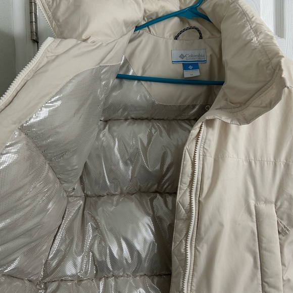 Columbia Cream Cropped Puffer Jacket - Picture 4 of 10